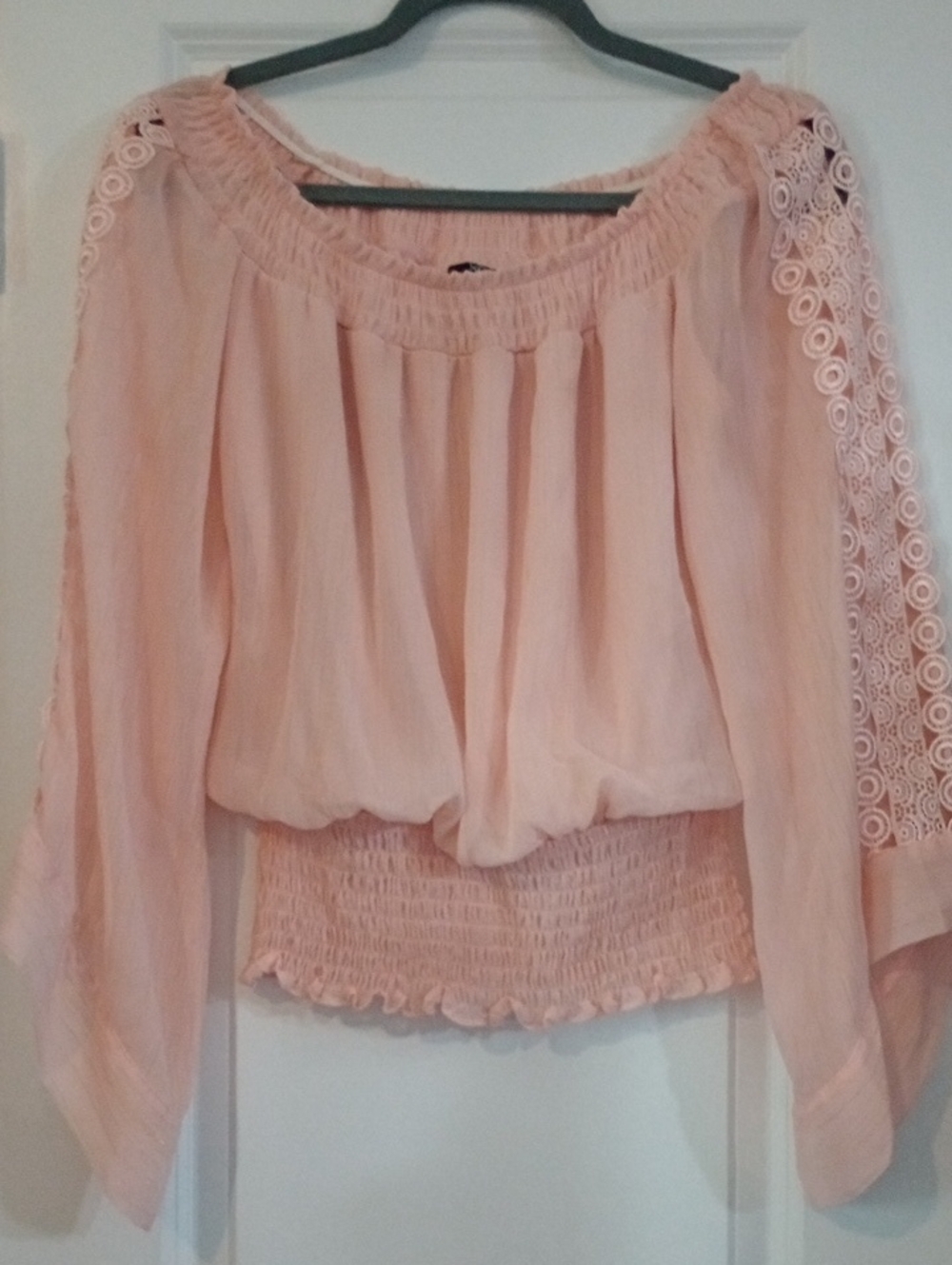 XOXO  Dazzling Flo wyEnchanted Whimsical Peach Off-Shoulder Lace-Sleeve Blouse S